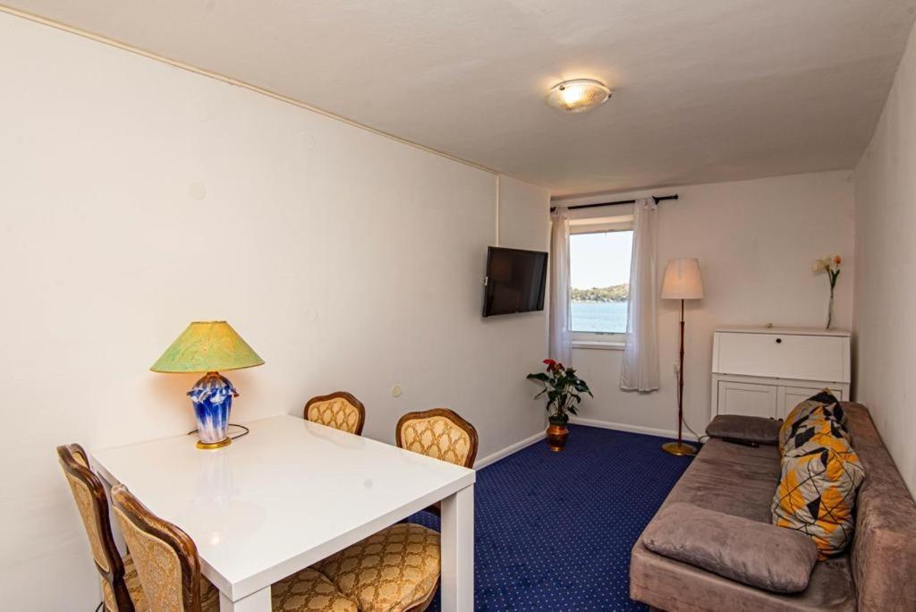 Apartments And Rooms Ille Šibenik Екстериор снимка