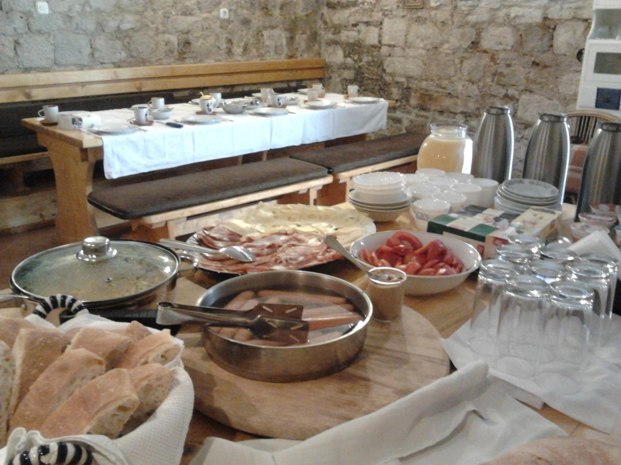 Apartments And Rooms Ille Šibenik Екстериор снимка