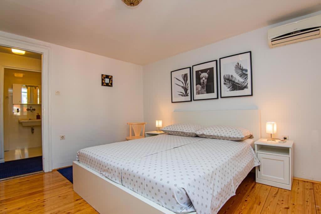 Apartments And Rooms Ille Šibenik Екстериор снимка