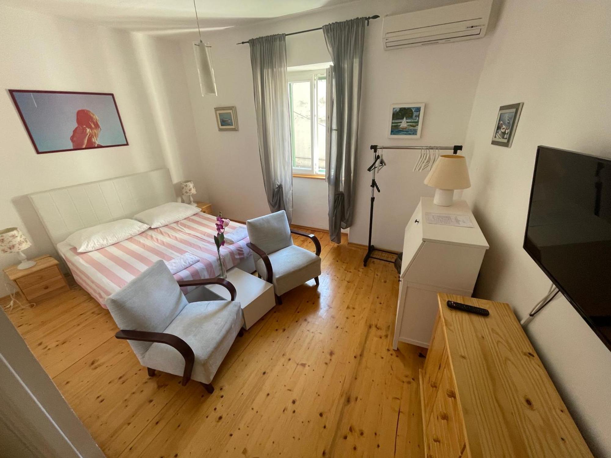 Apartments And Rooms Ille Šibenik Екстериор снимка