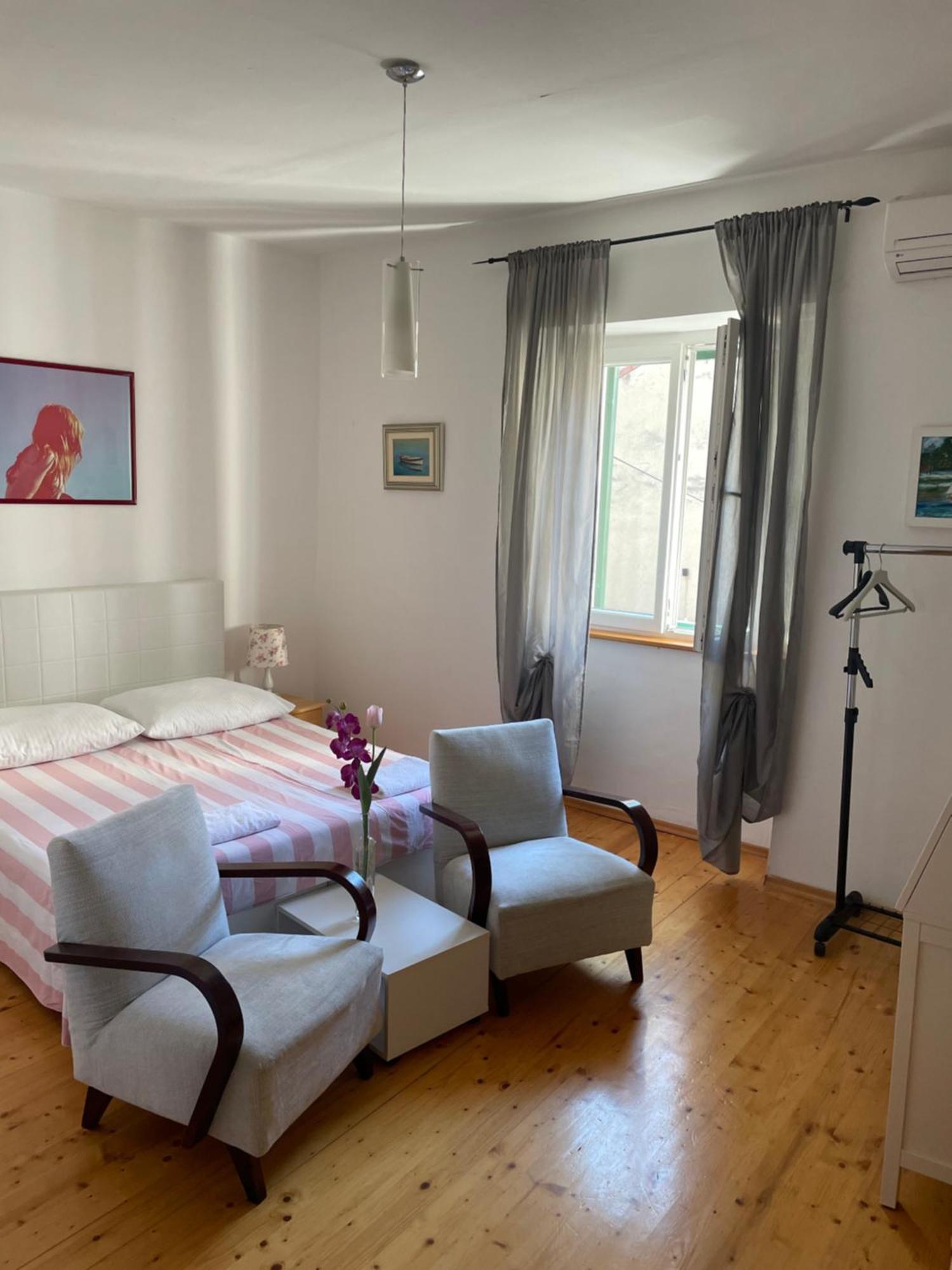 Apartments And Rooms Ille Šibenik Екстериор снимка
