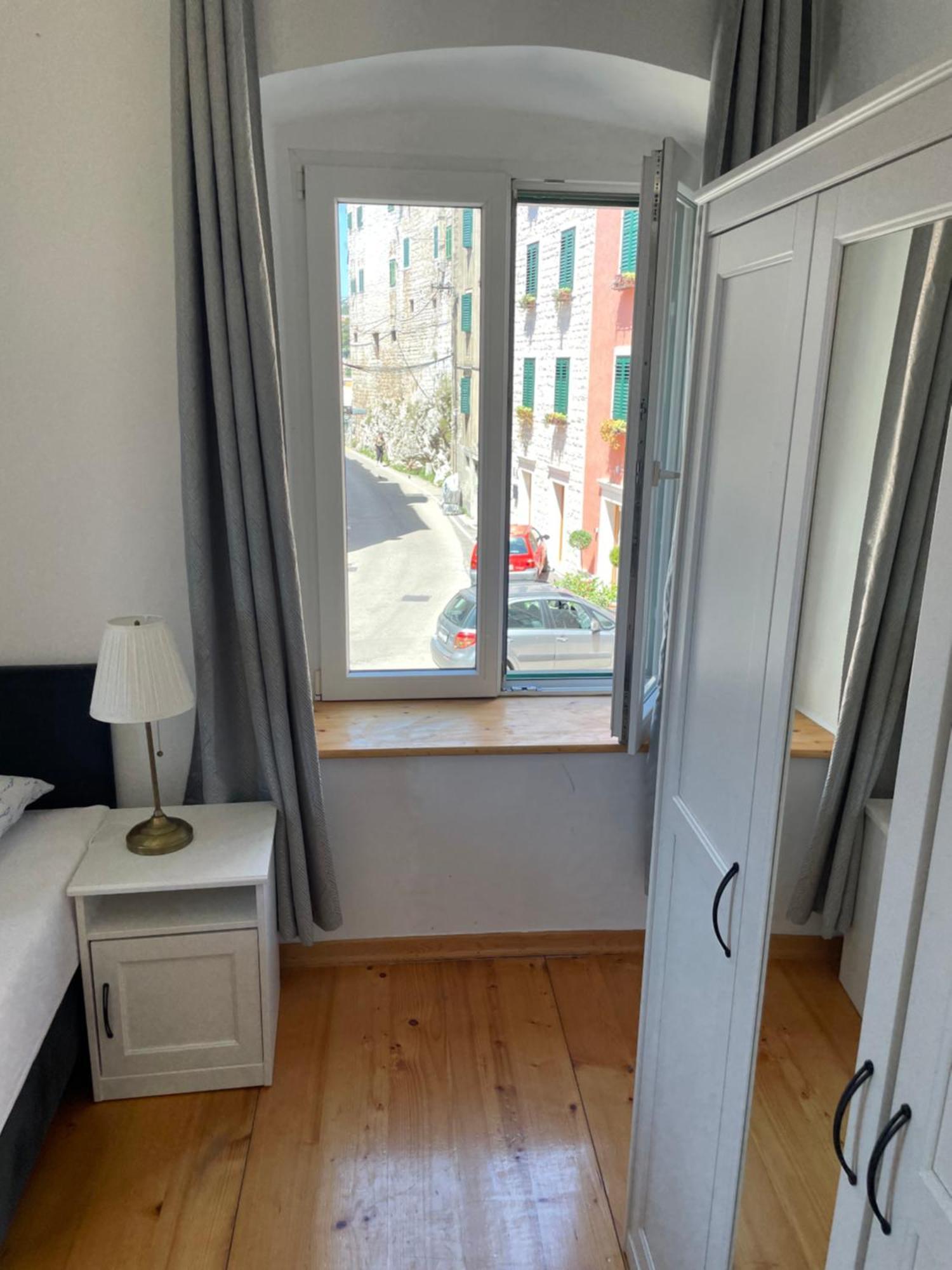 Apartments And Rooms Ille Šibenik Екстериор снимка