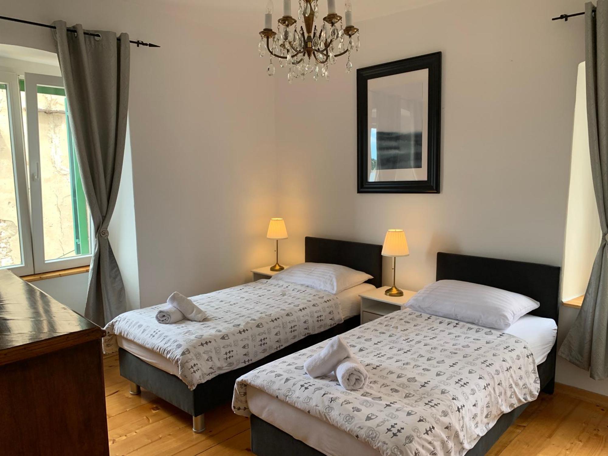 Apartments And Rooms Ille Šibenik Екстериор снимка