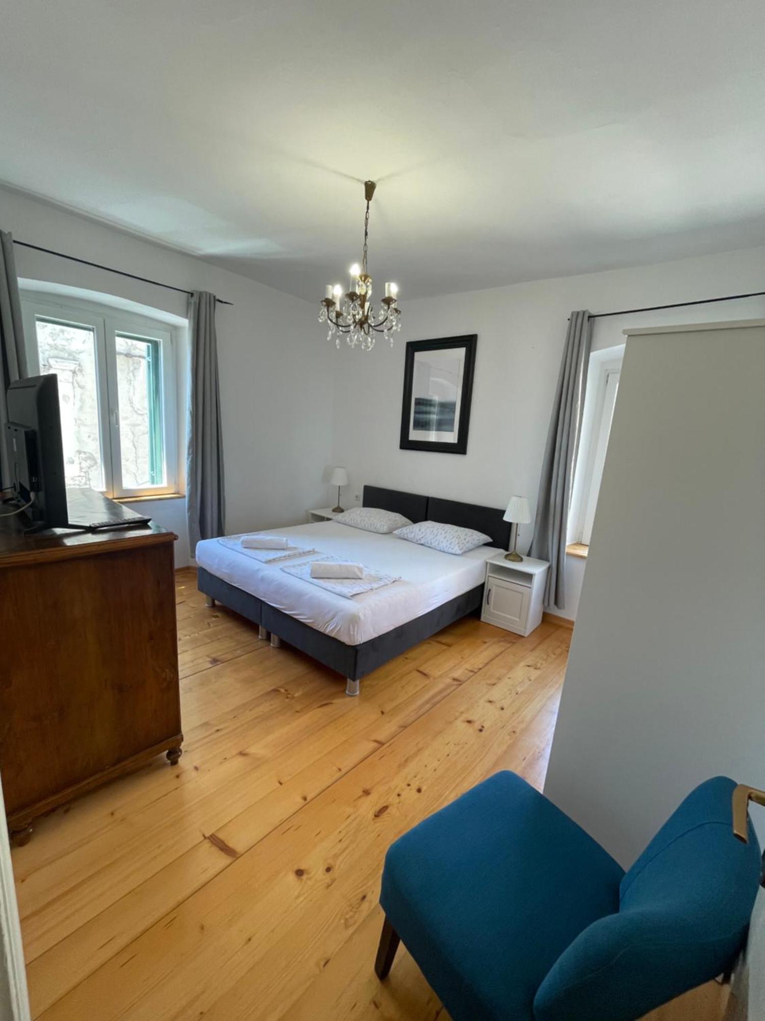 Apartments And Rooms Ille Šibenik Екстериор снимка