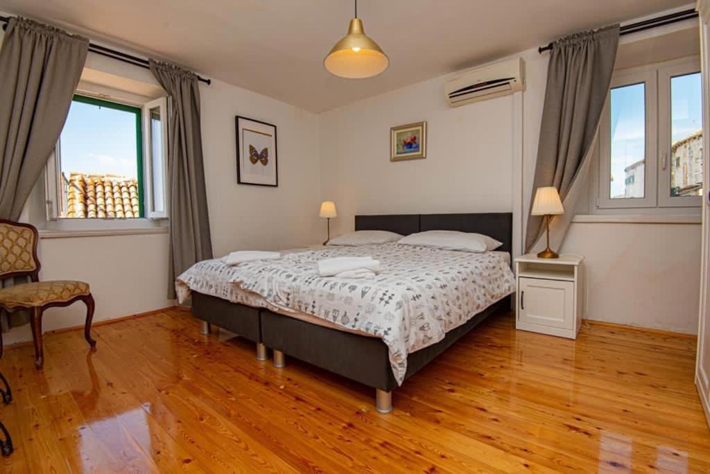 Apartments And Rooms Ille Šibenik Екстериор снимка