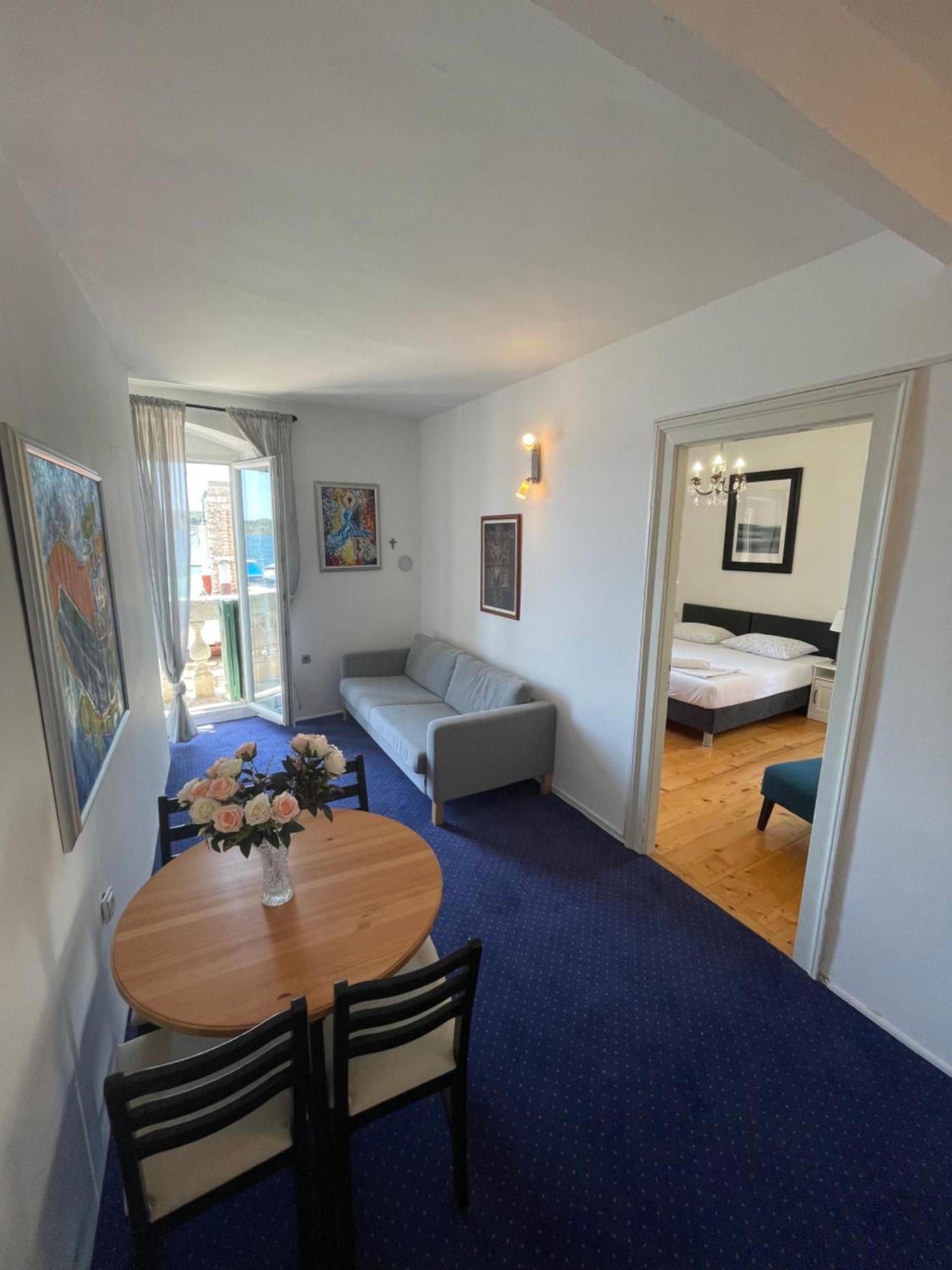 Apartments And Rooms Ille Šibenik Екстериор снимка