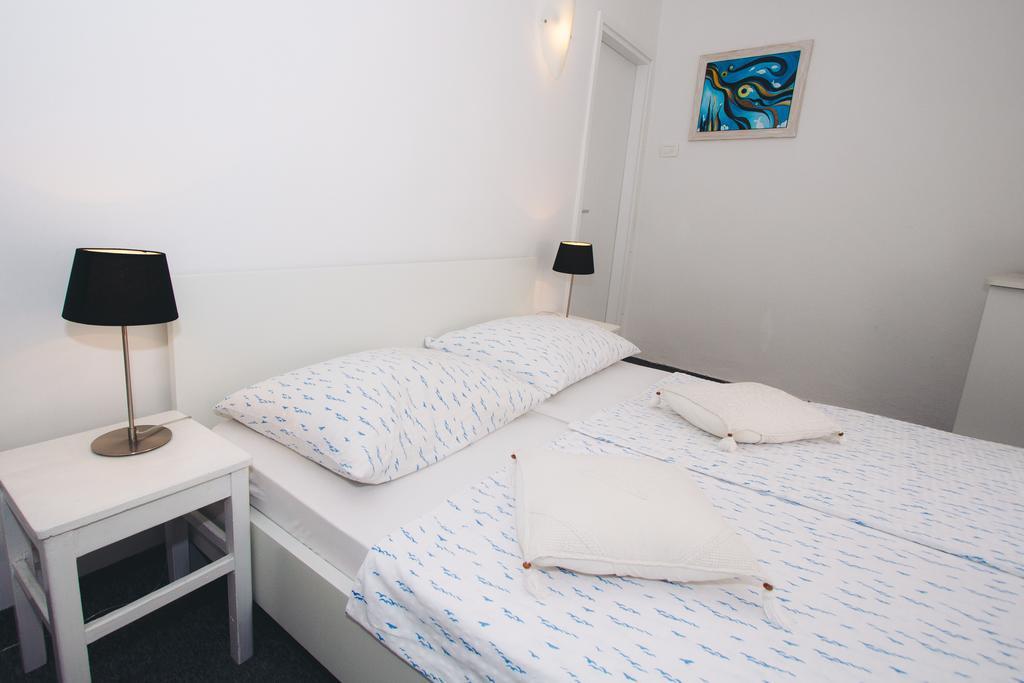 Apartments And Rooms Ille Šibenik Екстериор снимка