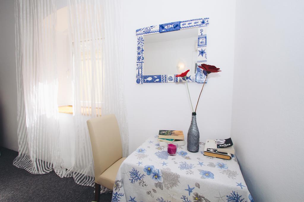 Apartments And Rooms Ille Šibenik Екстериор снимка