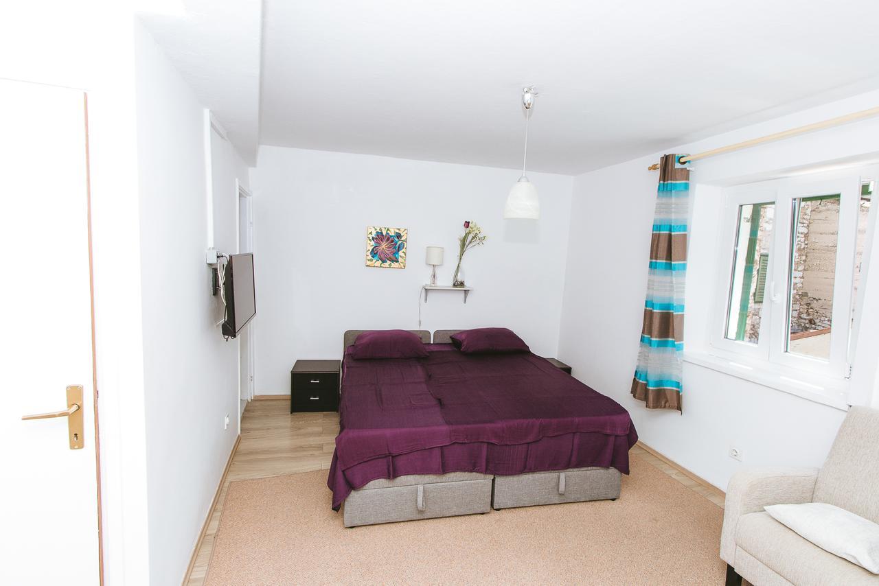 Apartments And Rooms Ille Šibenik Екстериор снимка