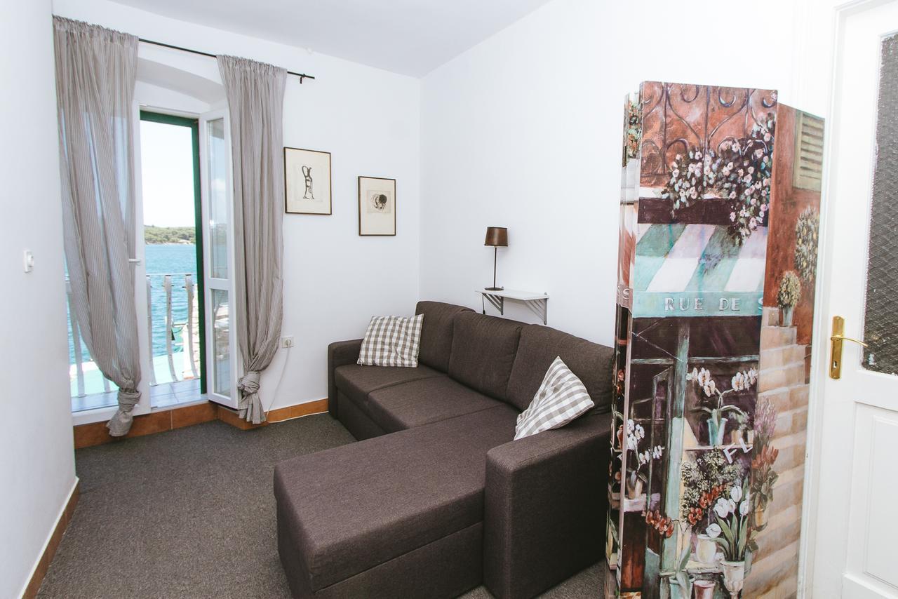 Apartments And Rooms Ille Šibenik Екстериор снимка