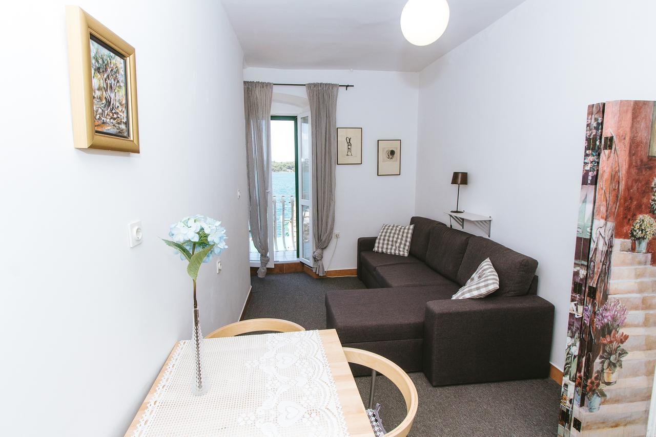 Apartments And Rooms Ille Šibenik Екстериор снимка