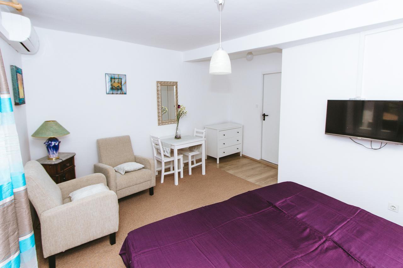 Apartments And Rooms Ille Šibenik Екстериор снимка