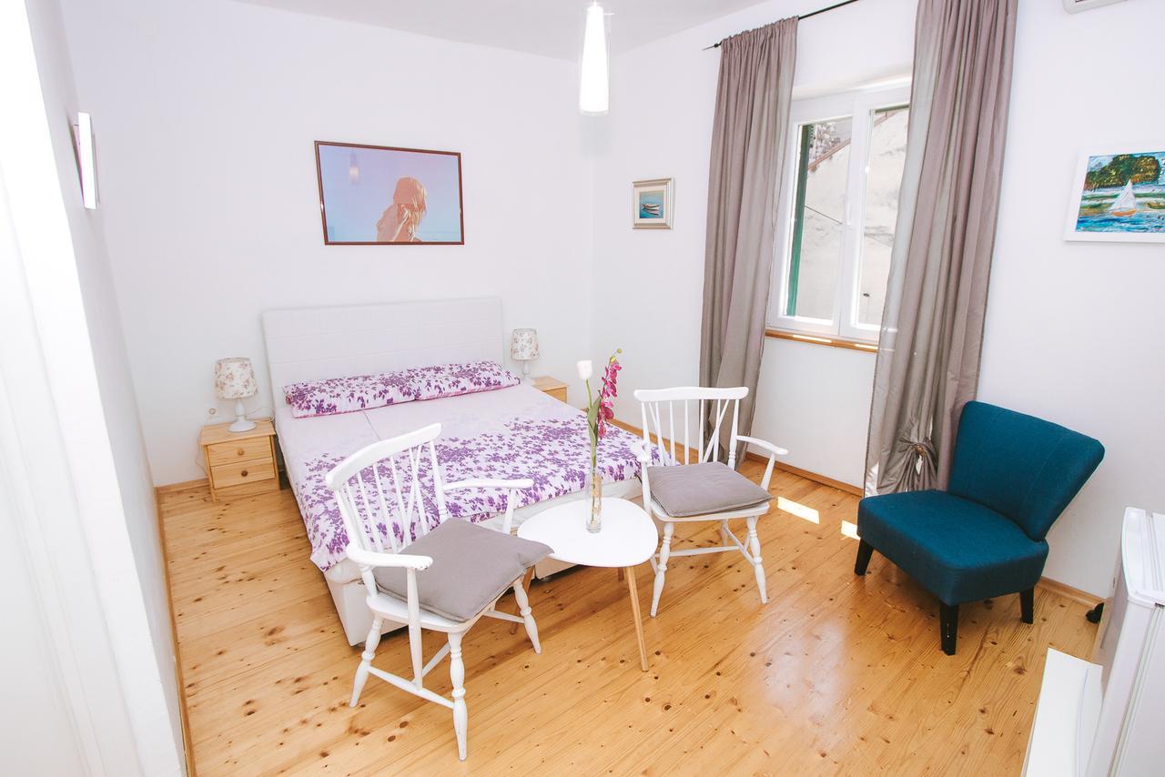 Apartments And Rooms Ille Šibenik Екстериор снимка