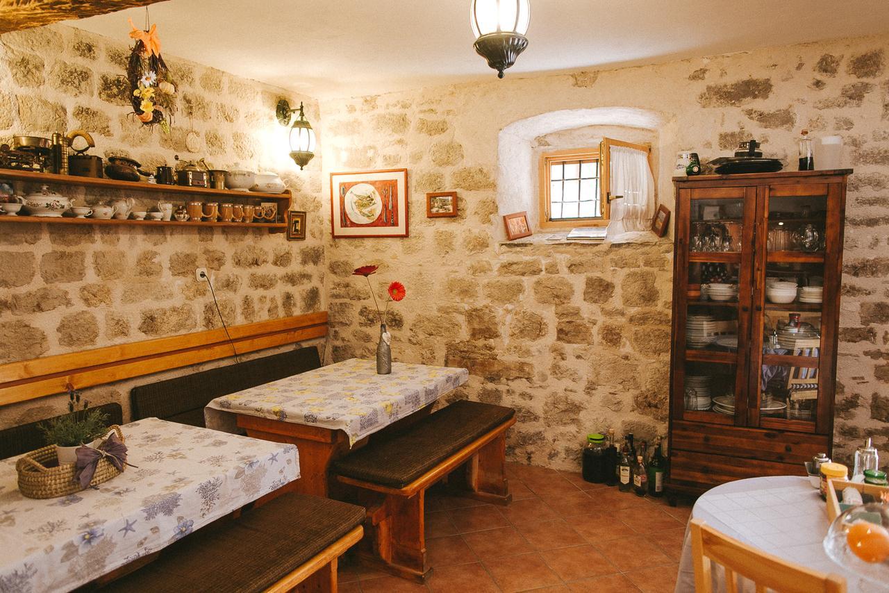Apartments And Rooms Ille Šibenik Екстериор снимка