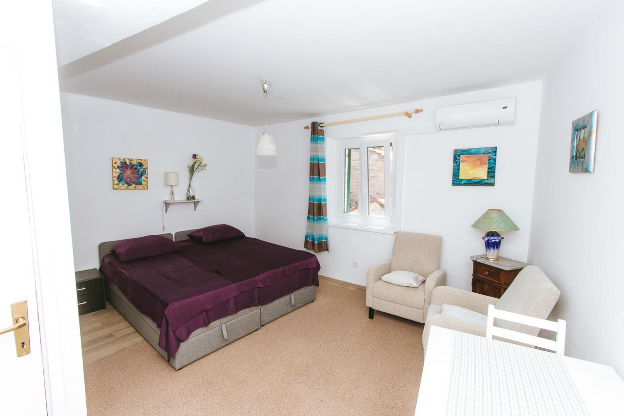 Apartments And Rooms Ille Šibenik Екстериор снимка