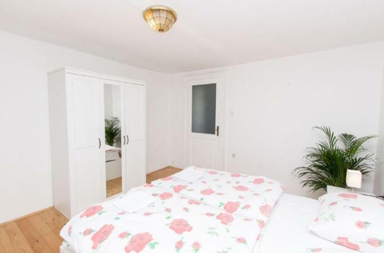 Apartments And Rooms Ille Šibenik Екстериор снимка