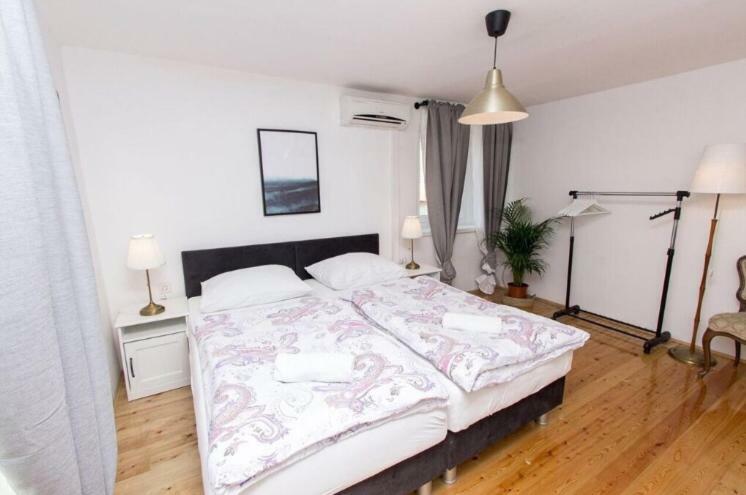 Apartments And Rooms Ille Šibenik Екстериор снимка