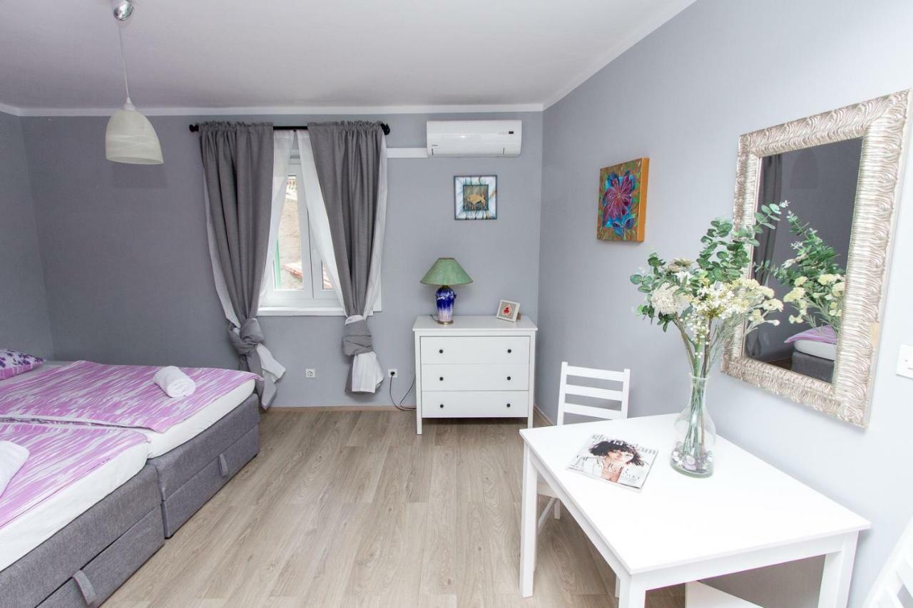 Apartments And Rooms Ille Šibenik Екстериор снимка