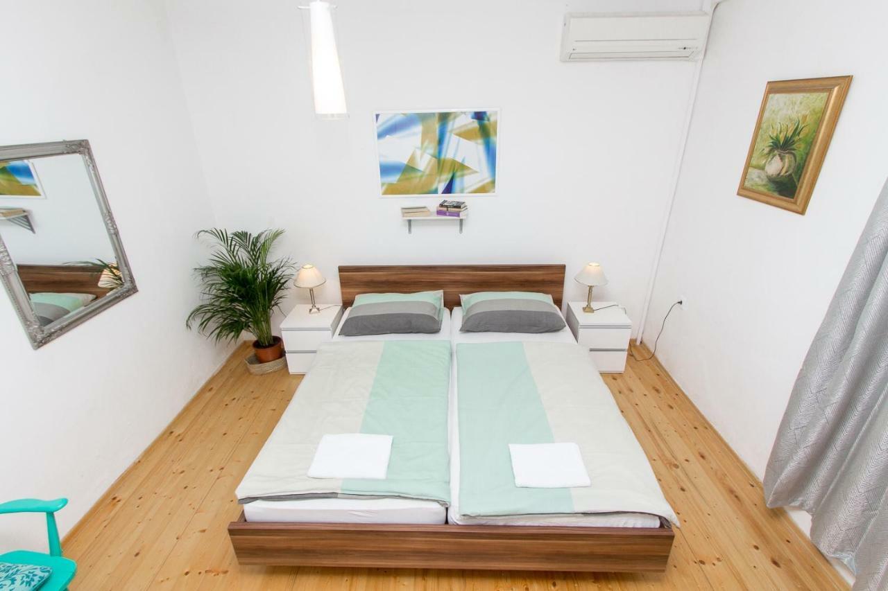 Apartments And Rooms Ille Šibenik Екстериор снимка