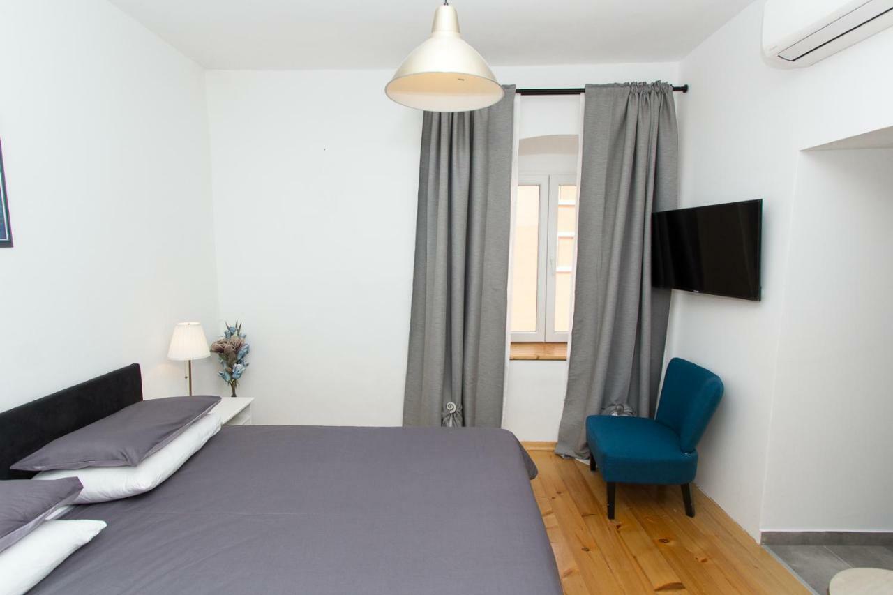 Apartments And Rooms Ille Šibenik Екстериор снимка