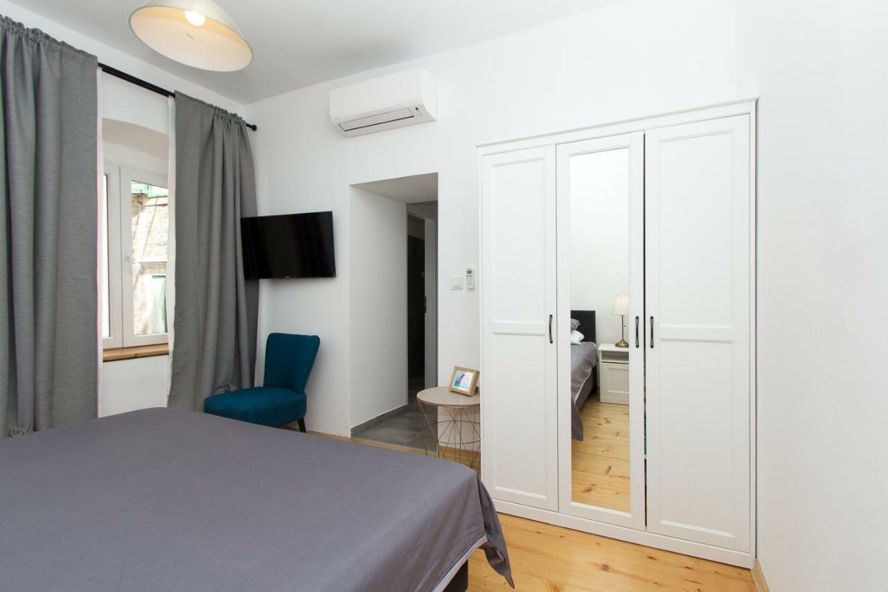 Apartments And Rooms Ille Šibenik Екстериор снимка